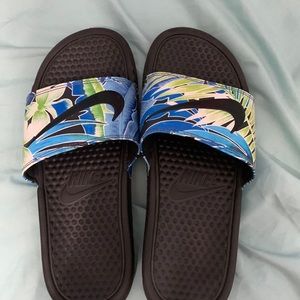 womens size 8 multi coloured nike slides